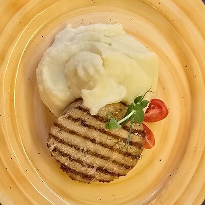 Котлета куриная с картофельным пюре в Траттория Semplice по цене 380 ₽