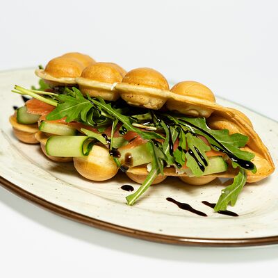 Вафля с лососем и творожным сыром в Парло Руссо по цене 690 ₽