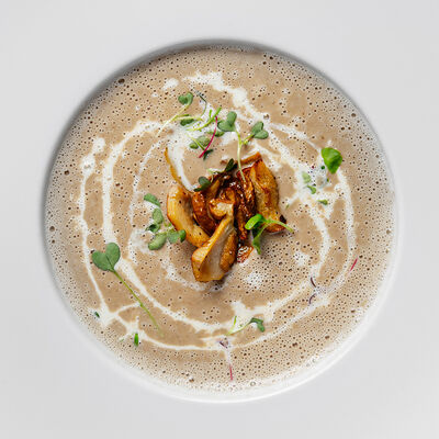 Шелковый крем-суп из каштанов с белыми грибами в Sabor de la Vida по цене 1300 ₽