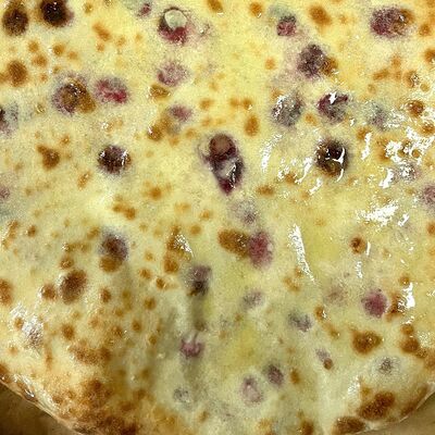 Осетинский пирог с сыром и вишней в Чабрец по цене 1550 ₽