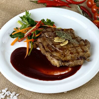 Стейк из свиной шеи в Корпус О бар по цене 470 ₽