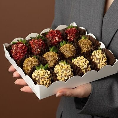 Клубника в шоколаде Moon (9-12 шт) в Luna-Клубника в шоколаде по цене 2990 ₽