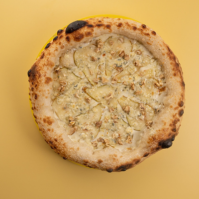 Пицца с грушей и дорблю в Rollwell по цене 950 ₽