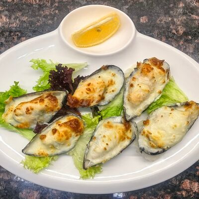 Мидии, запечённые с сыром в Шафран по цене 750 ₽