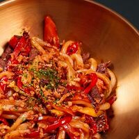 Вок с говяжьей вырезкой в Umami
