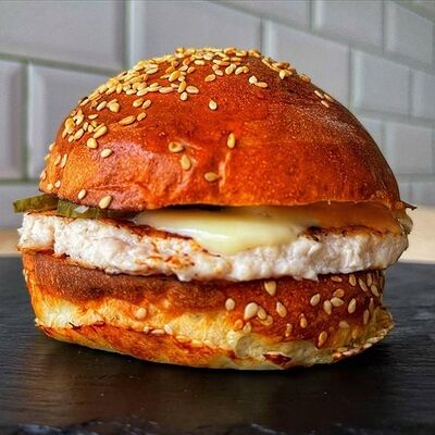 Бургер Курочкин в Гастропаб Ёж по цене 685 ₽