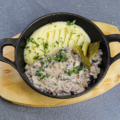 Бефстроганов с говядиной в На югах по цене 900 ₽