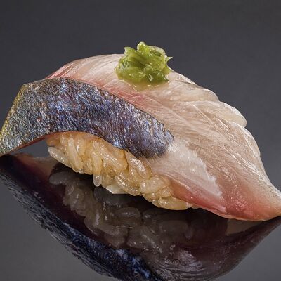 Шима-Аджи (Японская ставрида) с маринованным стеблем васаби в Bluefin по цене 920 ₽