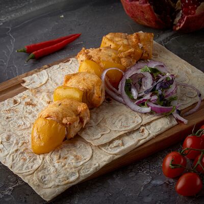 Шашлык из куриной грудки с овощами в Горячий мангал по цене 449 ₽