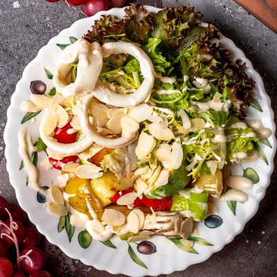 Теплый салат с кальмаром в Шоти по цене 900 ₽