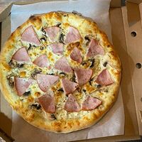 Пицца с ветчиной и грибами в Наш вкус