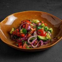 Овощной салат в Асса-Асса, любовь, огонь и мясо