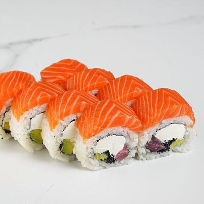 Филадельфия с чёрной икрой тобико в Ёбисан по цене 1309 ₽