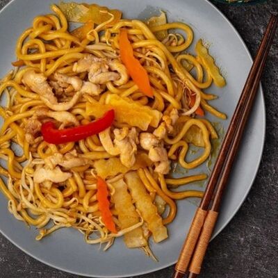 Wok с говядиной в Кафе тайской еды по цене 550 ₽