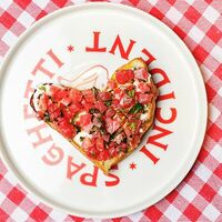Брускетта со свежим тунцом в Spaghetti Incident