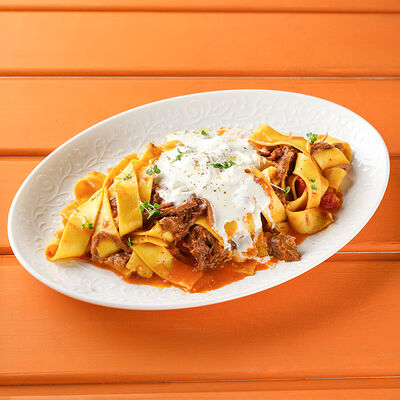 Паппарделле с томленым ягненком и страчателлой в Сорренто by Novikov по цене 1190 ₽