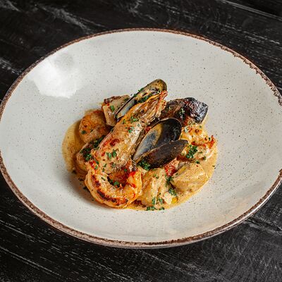 Морепродукты с овощами в соусе Том Ям в Я тебя люля по цене 1350 ₽