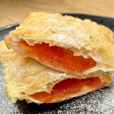 Пирожок с абрикосовым джемом в Чебурек номер 1 по цене 180 ₽