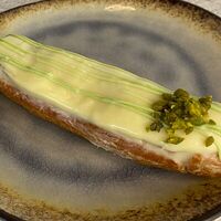 Эклер Фисташковый в Кафе Сирень