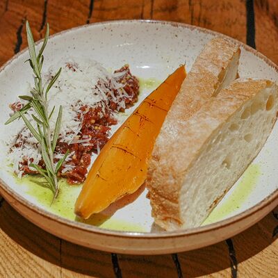 Тартар из бычка с пармезановым пухом и трюфельным маслом в Rekki Pizza & Cocktail Bar по цене 1490 ₽