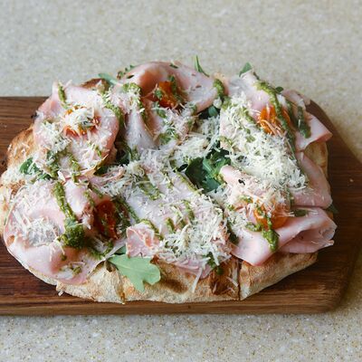 Пицца с мортаделлой и соусом песто в Romanico по цене 1080 ₽