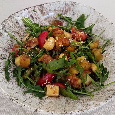 Теплый салат с баклажанами и тофу в Марсель кафе-кондитерская по цене 712 ₽