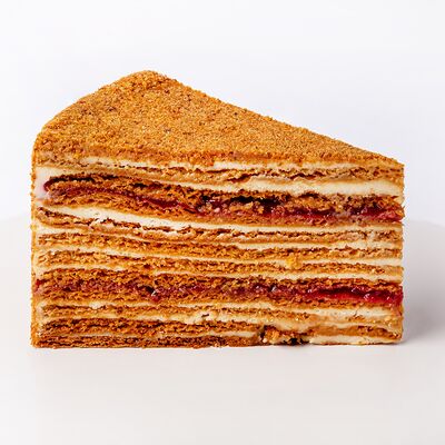 Медовик с малиной в Cake club по цене 370 ₽