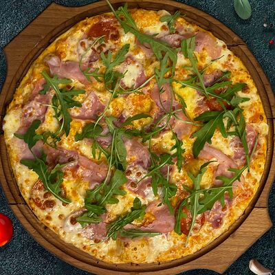 Пицца Три сезона Крудо и руккола в Pizza della Casa по цене 649 ₽