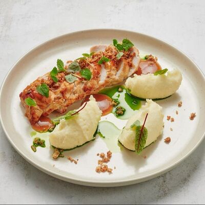 Стейк из индейки с пюре из картофеля в Merzen по цене 720 ₽