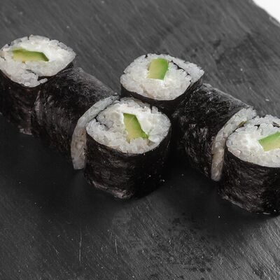 Маки с авокадо в Underground Sushi City по цене 235 ₽