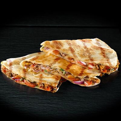 Кесадилья с грибами и ананасом в Hollywood Burger по цене 390 ₽