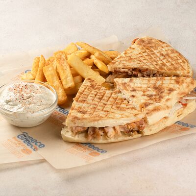 Пита Клаб с курицей в Greece Burger по цене 640 ₽