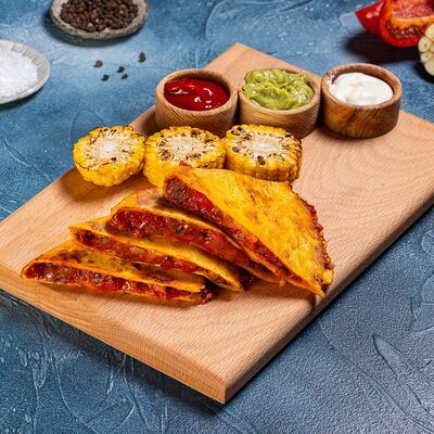 Кесадилья с говядиной в Фиеста по цене 810 ₽