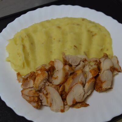 Пюре с курицей в SUSHIROLLS по цене 310 ₽