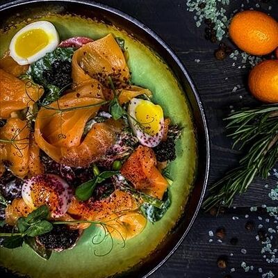 Салат с лососем и грейпфрутом, бобами эдамаме и заправкой мисо в Малевичи по цене 780 ₽