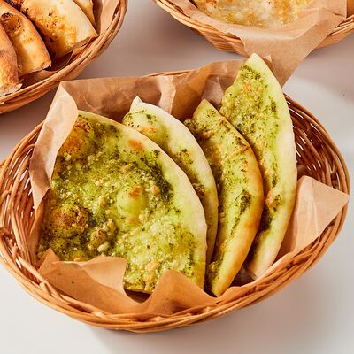 Фокачча с соусом песто в Room-cafe по цене 300 ₽