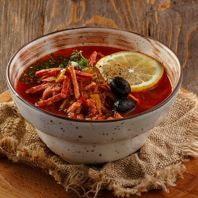 Солянка мясная в У Ханумы по цене 430 ₽