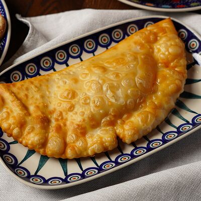 Чебурек с цыплёнком и моцареллой в Ресторан-сыроварня Брынза по цене 420 ₽