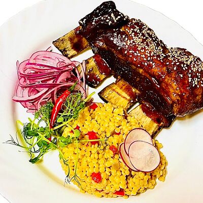 Свиные рёбра с кускусом в Бухта по цене 485 ₽