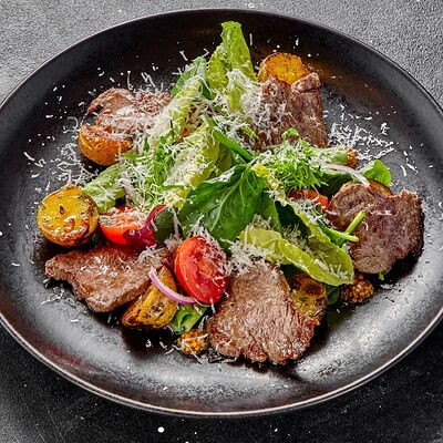 Теплый салат с говядиной в Британника Север по цене 798 ₽