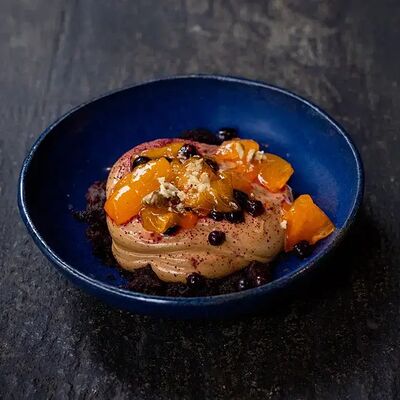 Сметанник с хурмой в Техникум по цене 590 ₽