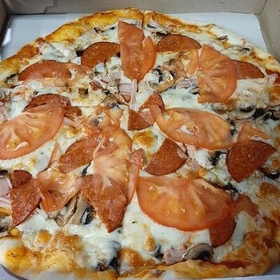 Пицца Ассорти в А тут пекут по цене 750 ₽