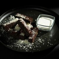 Гренки с пармезаном в Cocos Lounge