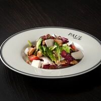 Салат с курицей, авокадо и сыром Бри в Paul