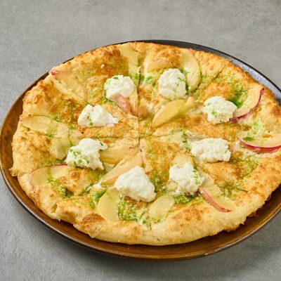 Хачапури по-мегрельски с нектарином и страчателлойв Pivino по цене 560