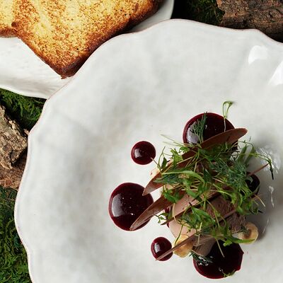 Паштет из утиной печени с соусом из жимолости и хрустящими вафлями из какао в Yale по цене 680 ₽