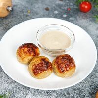 Куриные шарики с грибным соусом в Family Food