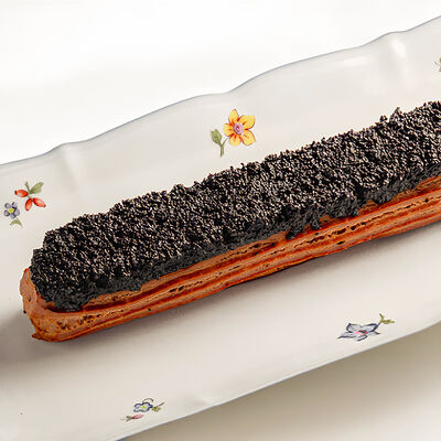 Эклер с макомв Ava bistro по цене 590 ₽