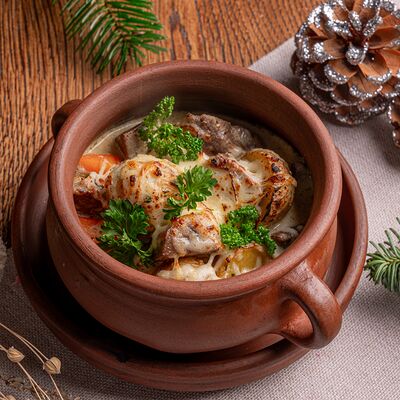 Язык, томленный в сливках с овощами в Джанни-Хинкали по цене 962 ₽