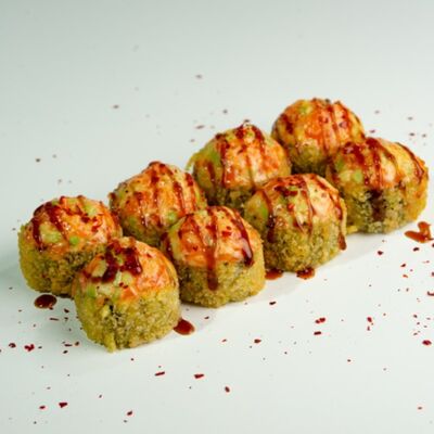 Жареный с шапкой из лосося, соусом спайси и авокадо в ЁБИСАН по цене 1259 ₽